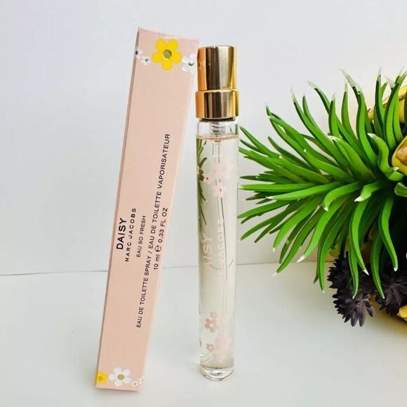 Marc Jacobs Daisy Eau So Fresh Eau de Toilette Travel Spray 10ml - New - Picture 8 of 17